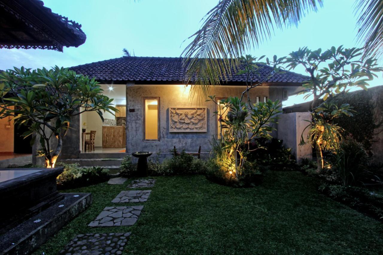 Sari House Ubud - Balinese Style Homestay Dış mekan fotoğraf
